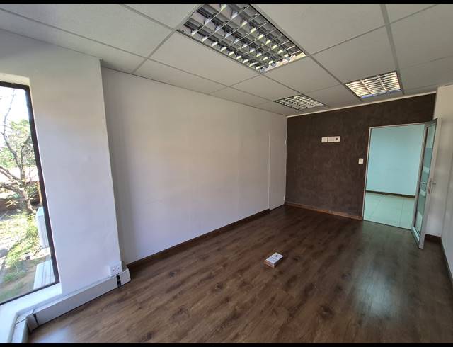 182M² OFFICE TO LET IN KRAMERVILLE